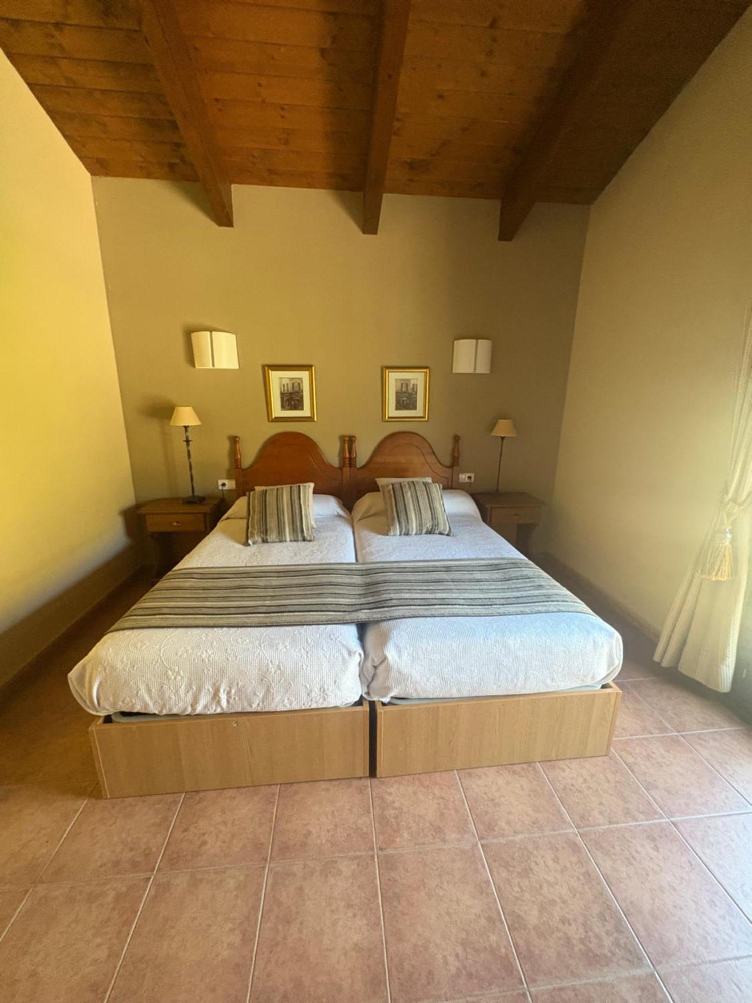 Hotel Guara Inluka Las Almunias Ruang foto