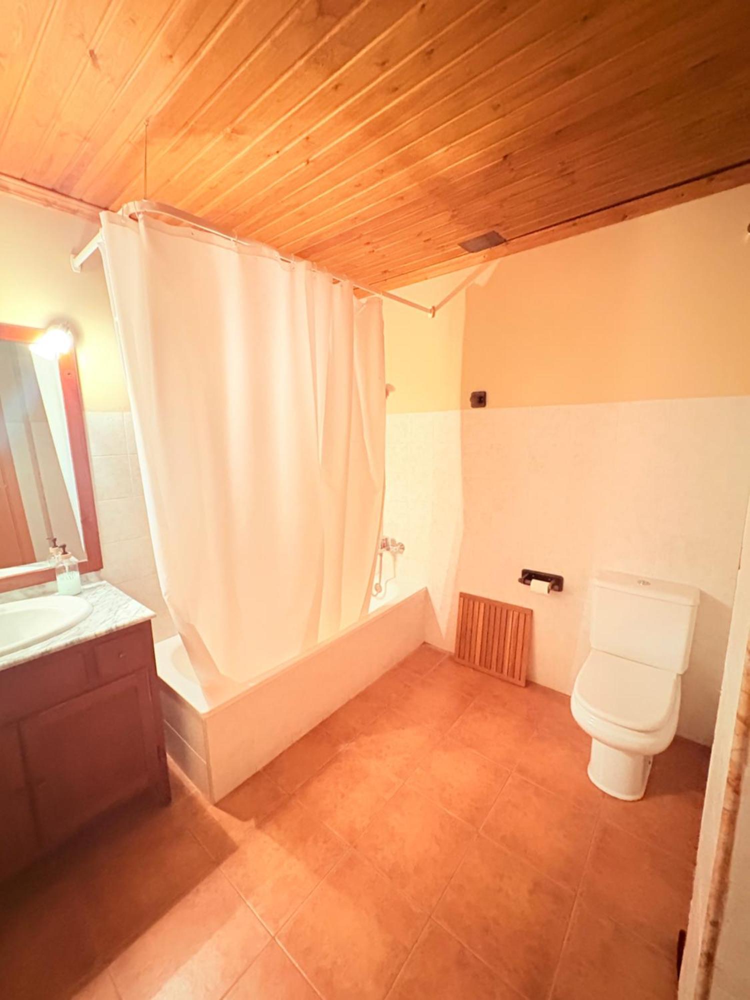 Hotel Guara Inluka Las Almunias Ruang foto
