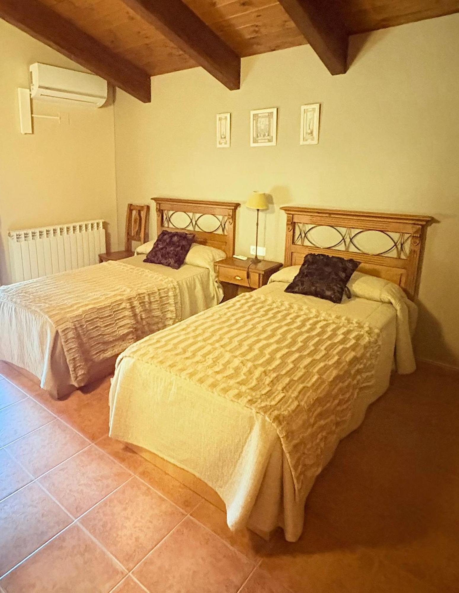 Hotel Guara Inluka Las Almunias Ruang foto