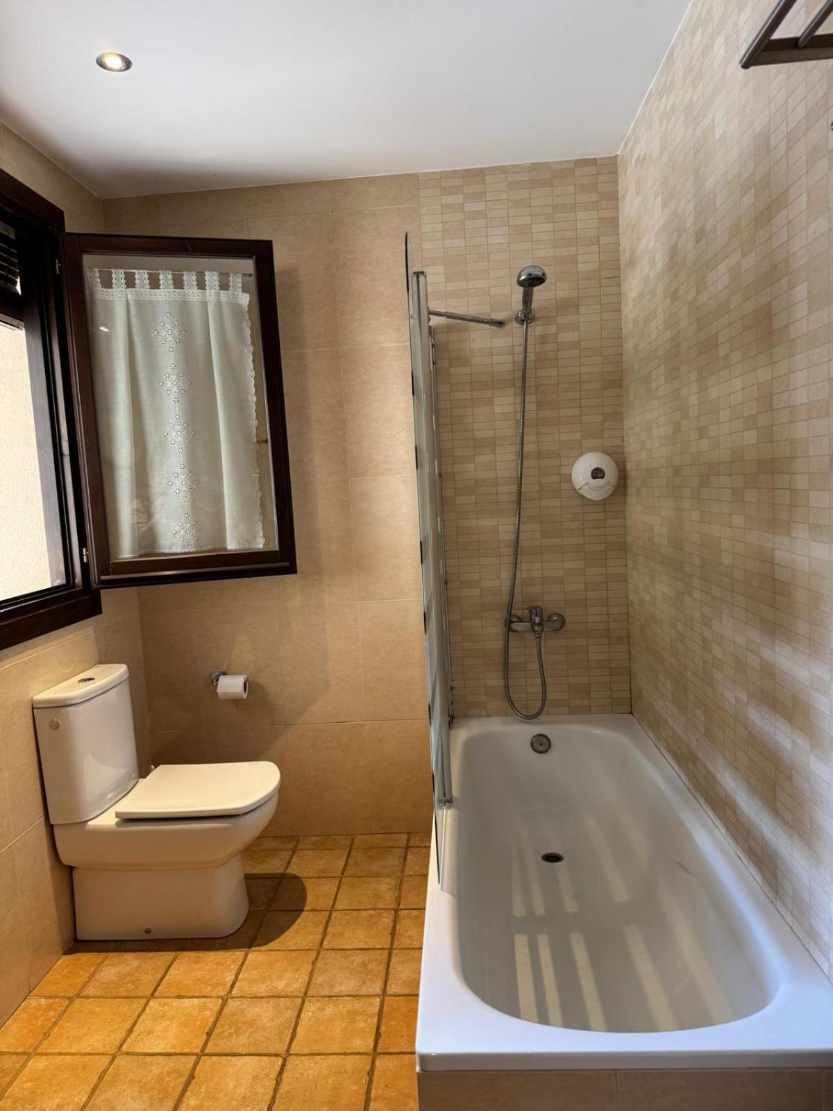 Hotel Guara Inluka Las Almunias Bagian luar foto