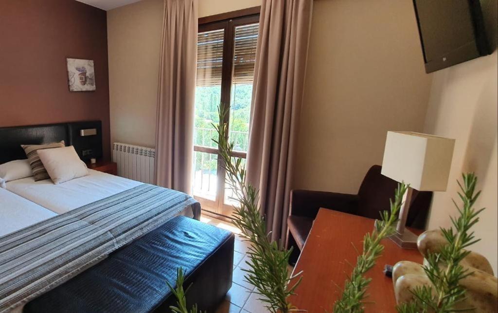 Hotel Guara Inluka Las Almunias Ruang foto