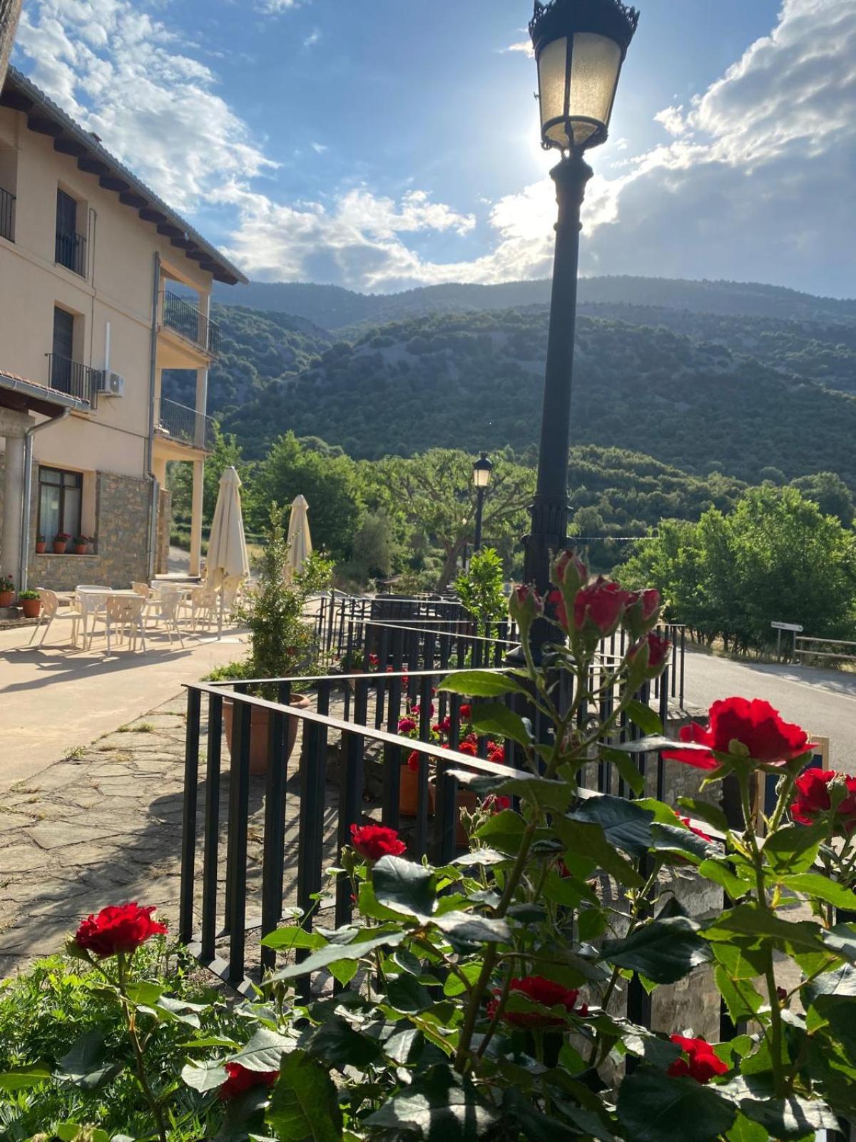 Hotel Guara Inluka Las Almunias Bagian luar foto