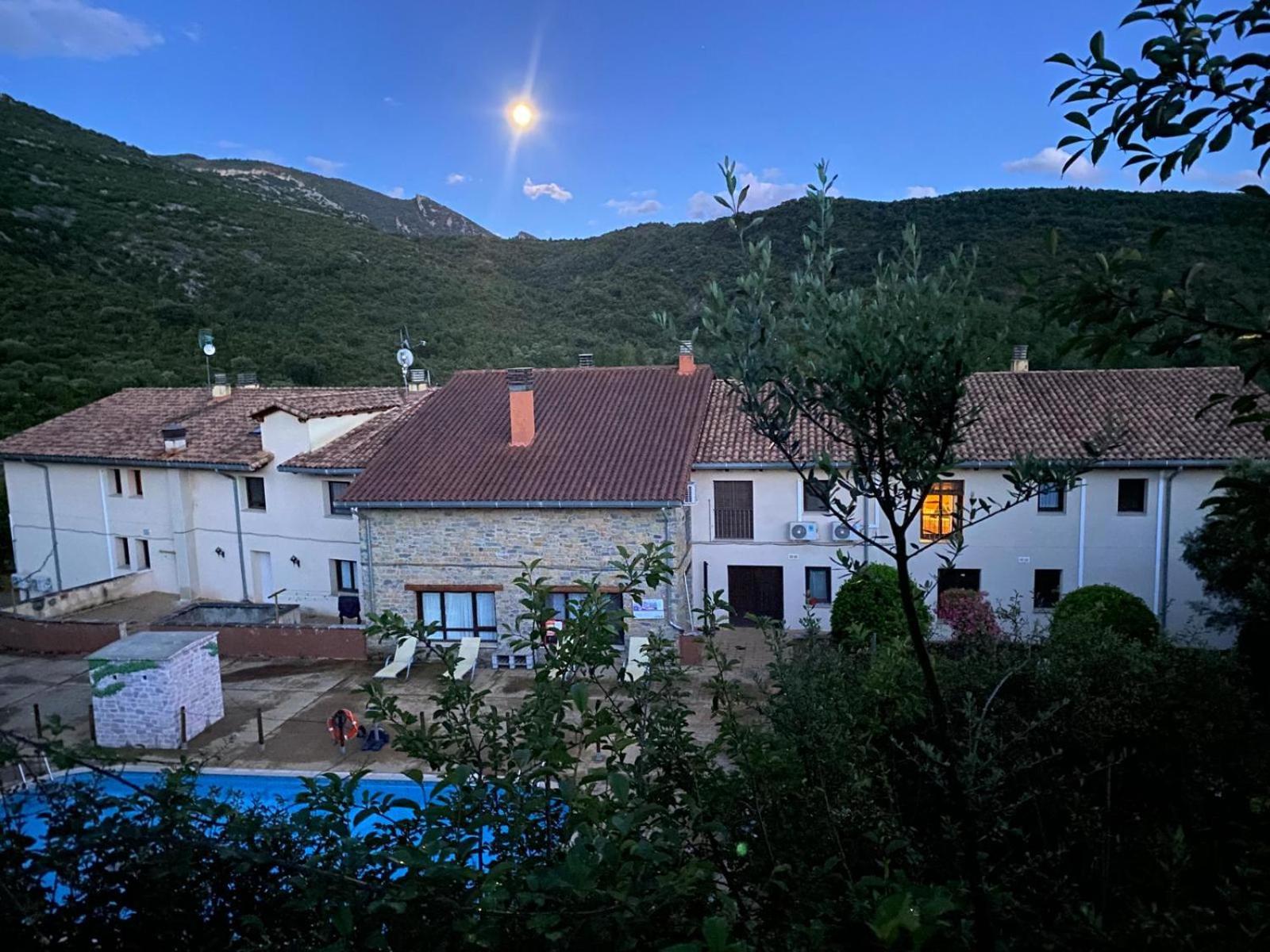 Hotel Guara Inluka Las Almunias Bagian luar foto