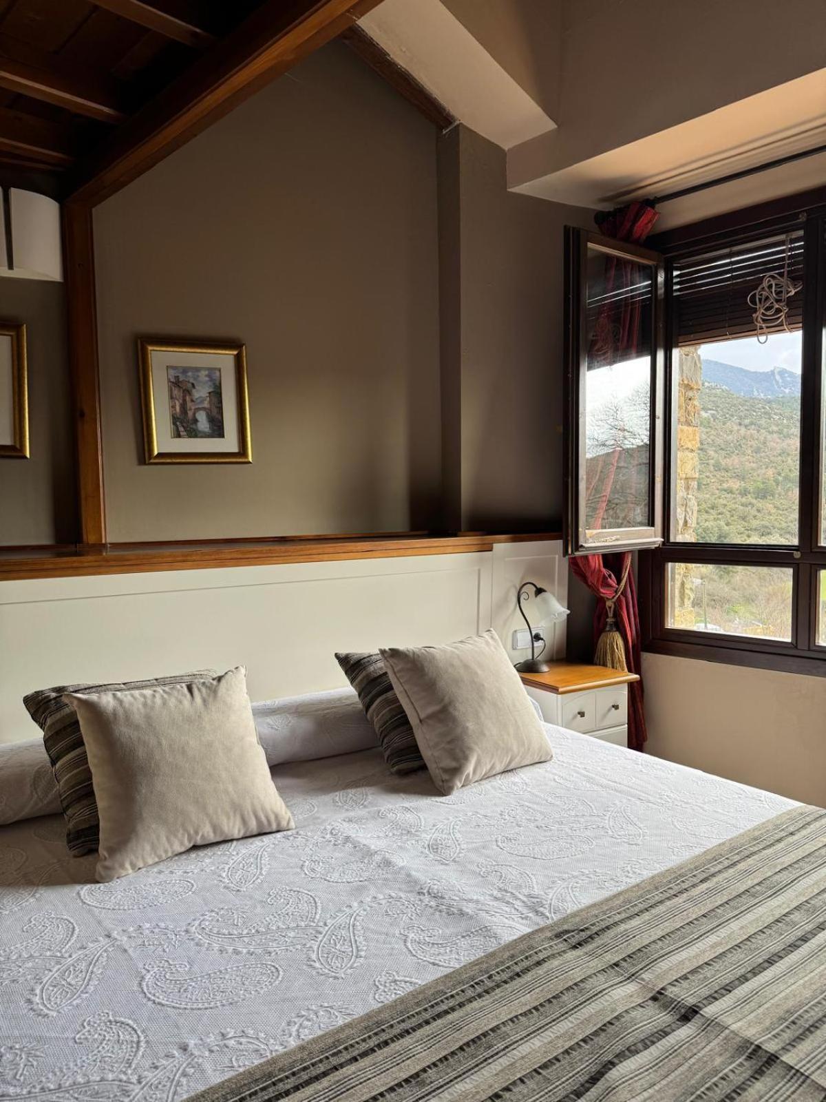 Hotel Guara Inluka Las Almunias Bagian luar foto