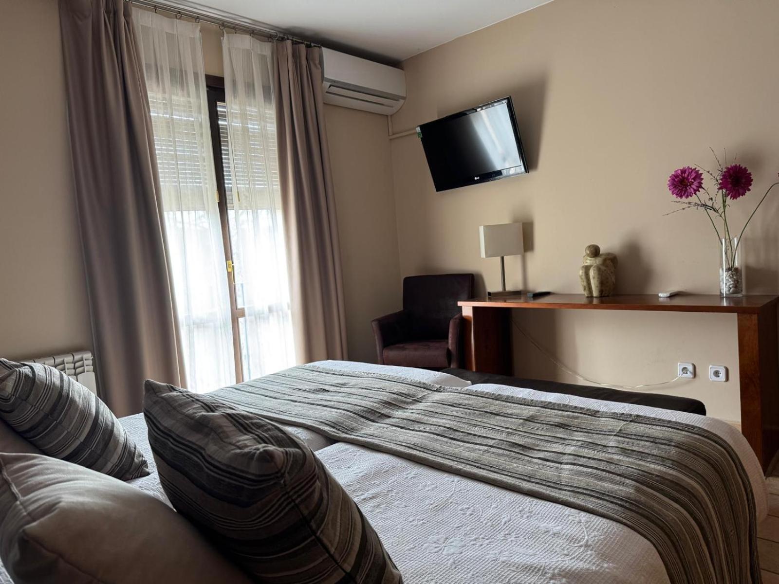 Hotel Guara Inluka Las Almunias Bagian luar foto