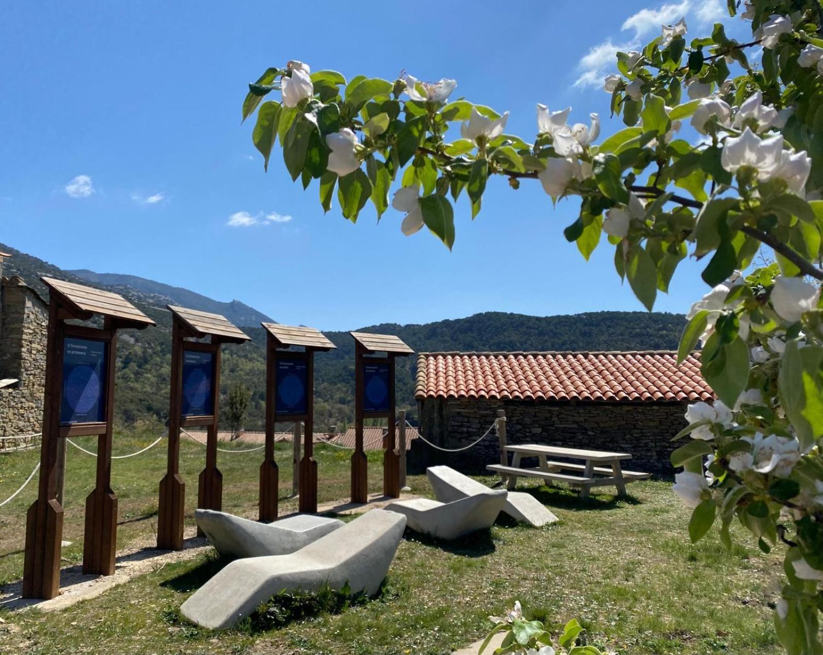 Hotel Guara Inluka Las Almunias Bagian luar foto