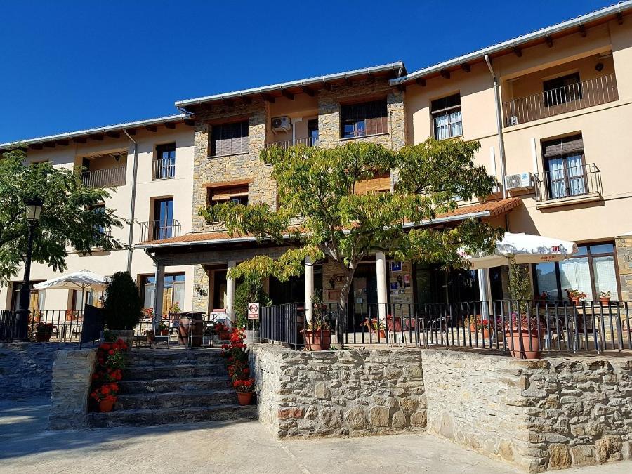 Hotel Guara Inluka Las Almunias Bagian luar foto